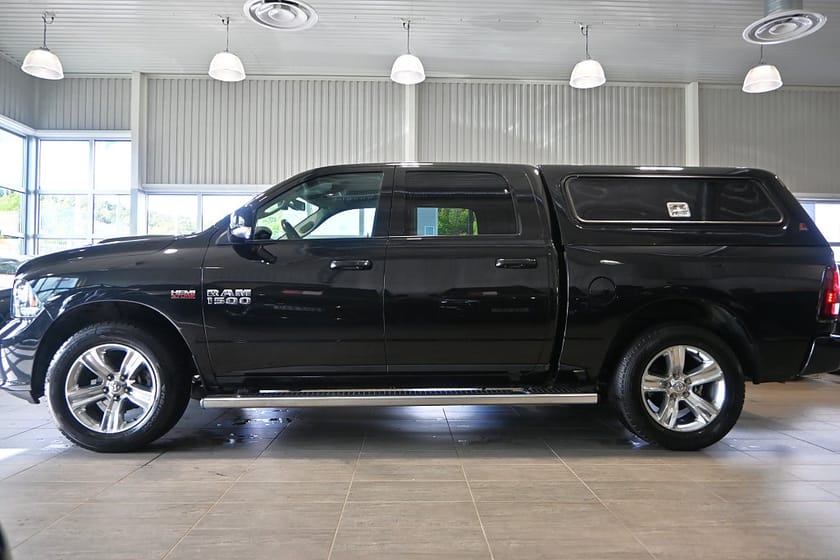 Bild 2 av RAM 1500 Crew Cab 5.7 V8 HEMI Sport Kåpa 6380MIL