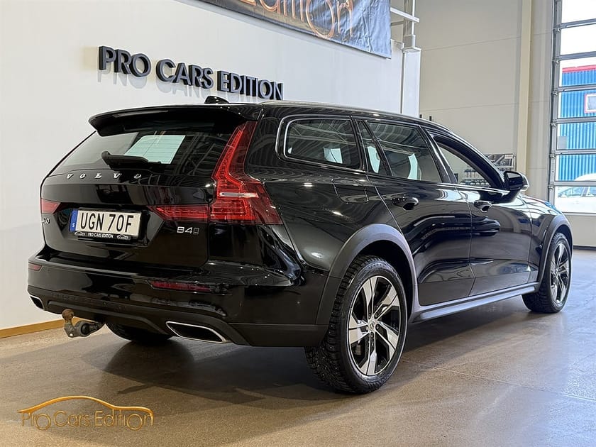 Bild 4 av Volvo V60 Cross Country B4 AWD | 197hk Momentum | Drag | B-Kamera | CarPla