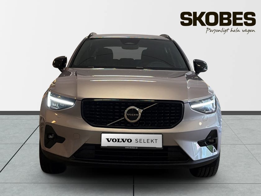 Bild 2 av Volvo XC40 B4 FWD Bensin Plus Dark