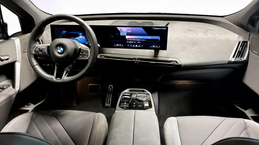 Bild 4 av BMW iX xDrive60 M Sport Fully Charged Pano Skylounge DAP H&K