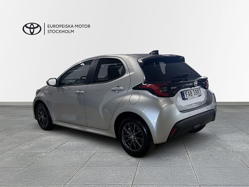 Bild 2 av Toyota Yaris Hybrid 115 1,5 HSD ACTIVE PLUS SÄKERHETSPAKET Vinterhjul