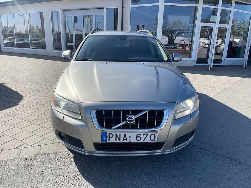 Bild 2 av Volvo V70 2.4D Geartronic Momentum 163 hk
