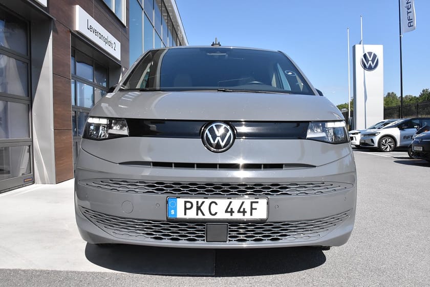 Bild 2 av Volkswagen Multivan T7 2.0 TDI Lång / MOMS / VÄRMARE /KAMERA
