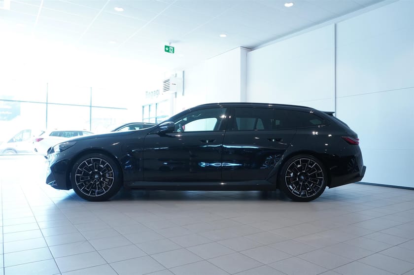 Bild 3 av BMW M5 Touring Drag Ultimate Pack DA Pro B W