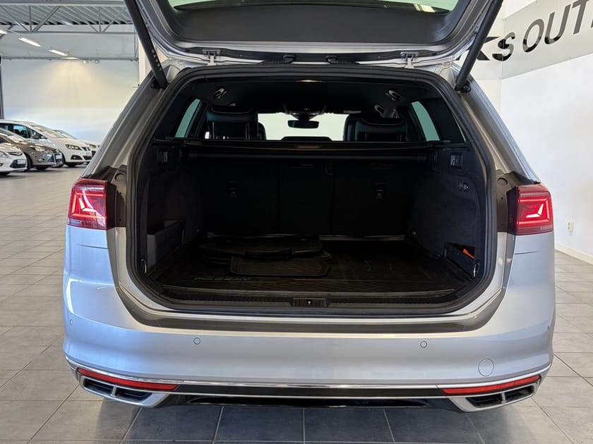 Bild 5 av Volkswagen Passat Sportscombi R-Line 2.0 TDI 4Motion 200hk Aut/Drag/Navi