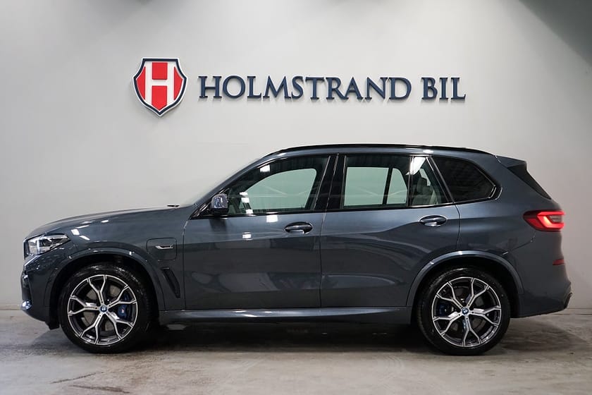 Bild 1 av BMW X5 xDrive45e iPerformance 394hk M Sport Drag Luftfj PAP DAP HUD Hifi