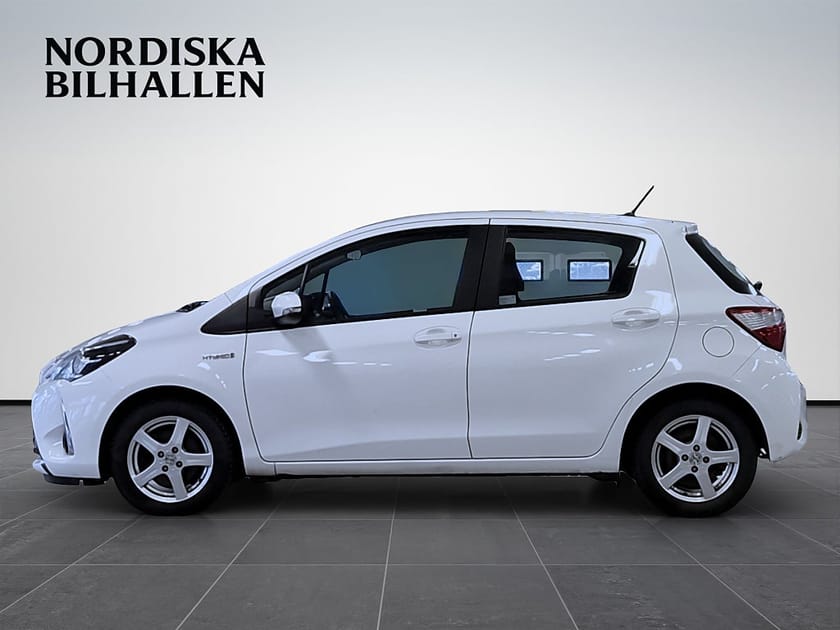 Bild 4 av Toyota Yaris Hybrid e-CVT Active Nyservad Motorvärmare Bluetooth