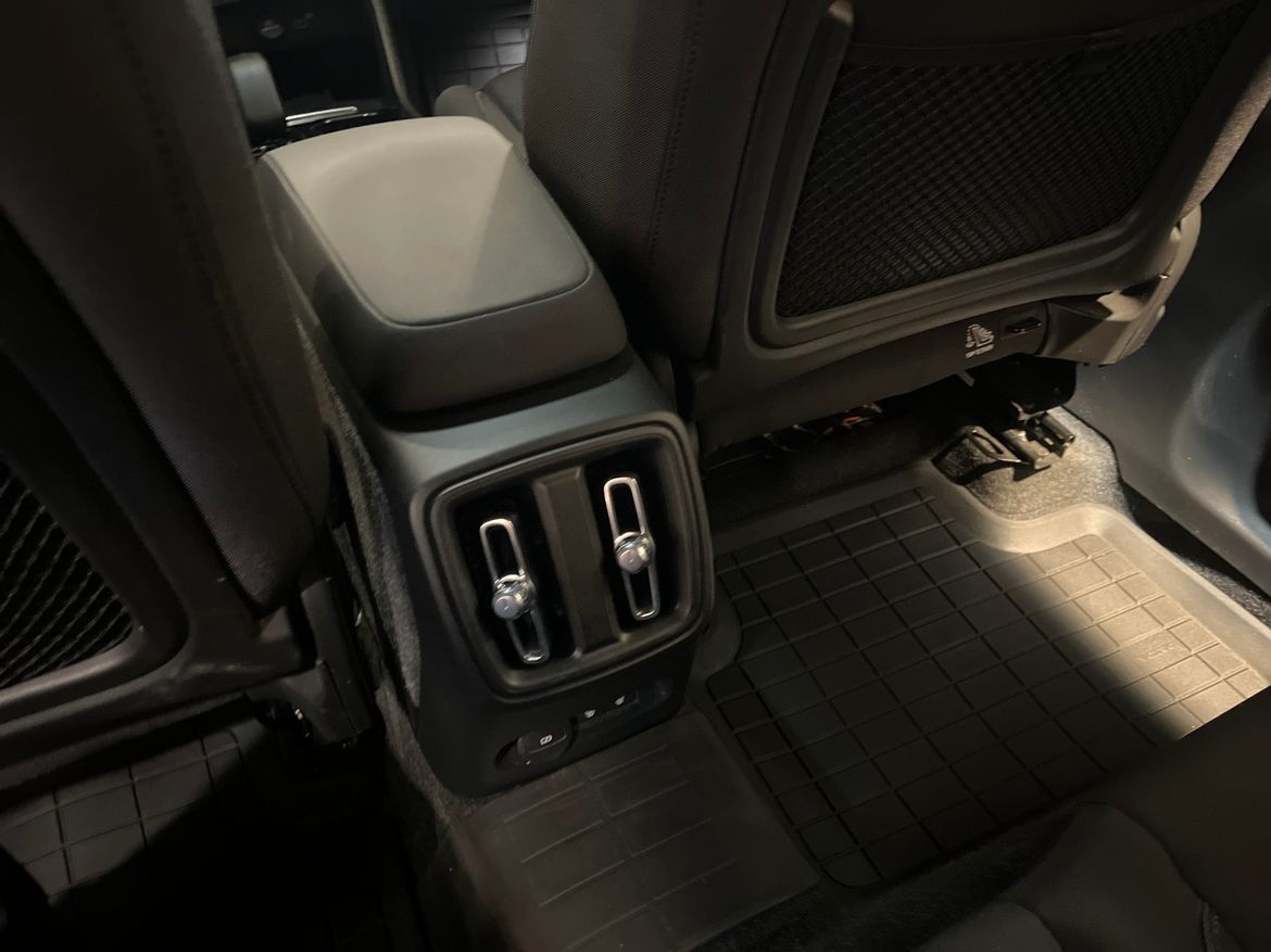 Volvo XC40 2023 - miniatyr 10