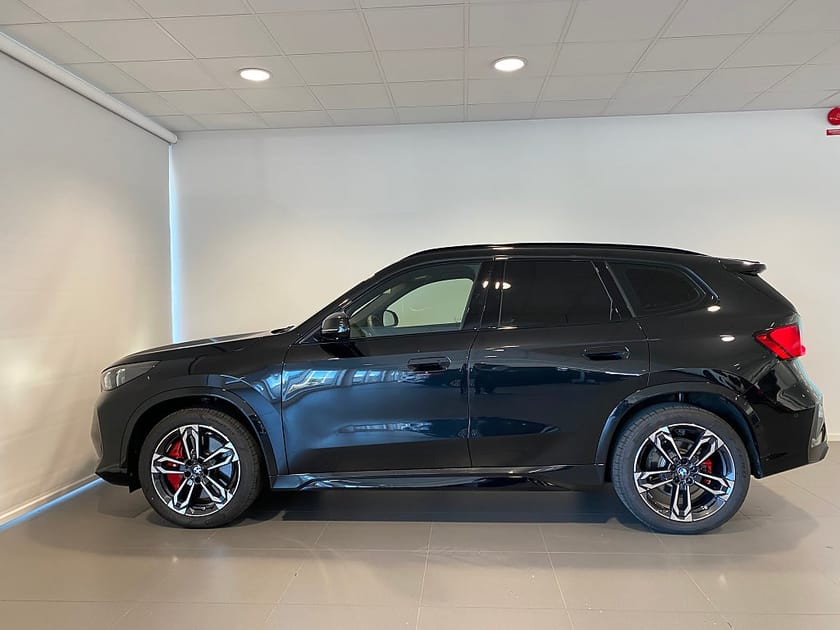 Bild 2 av BMW iX1 xDrive30 M-Sport Pro H/K Panorama Adaptiv Farthållare