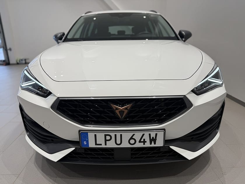Bild 3 av CUPRA Leon Sportstourer 1.5 eTSI 150HK Keyless Drag B-kamera