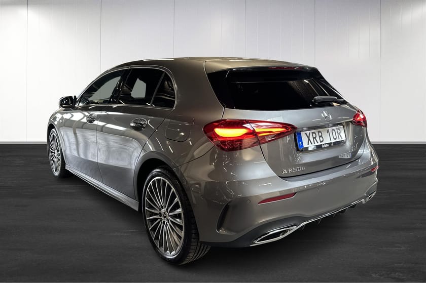 Bild 3 av Mercedes-Benz A 250 e AMG Värmare Kamera Keyless Moms
