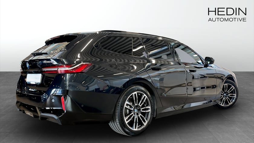 Bild 2 av BMW 530e xDrive Touring Plug In Hybrid M Sport Rattvärme Alcantara