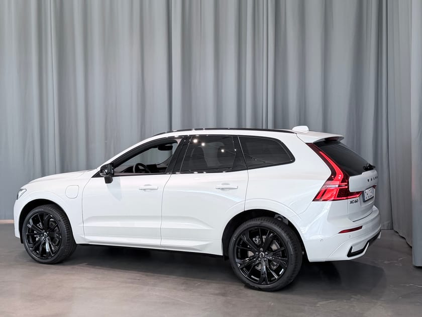 Bild 3 av Volvo XC60 T6 Plus Black Nordic Edition Lagerbil Redo För Omg Leverans