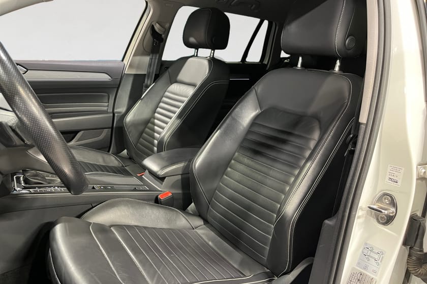 Bild 2 av Volkswagen Passat Sportscombi GTE SC 218 HK DSG EXECUTIVE IQ-LIGHT DRAG B-VÄRM NAVI