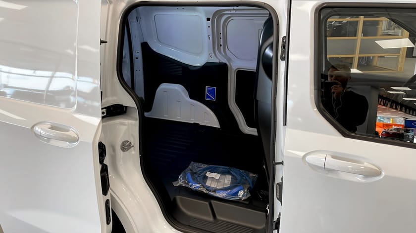 Bild 5 av Ford E-Transit Courier E-Courier Limited 15.000kr laddkort & 0% Leasing Ränta 36mån