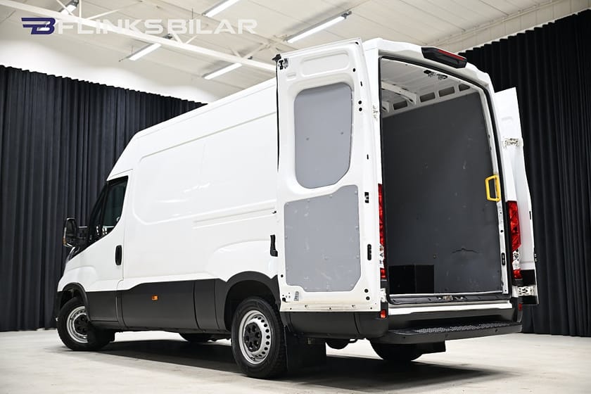 Bild 3 av Iveco Daily 35-140 Van 136HK Automat|Drag|Webasto|3.5ton-Dragvikt|Moms