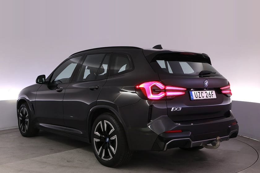 Bild 4 av BMW iX3 M Sport Charged Panorama Drag DAP Elstol BLIS