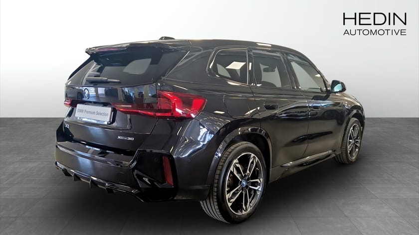 Bild 2 av BMW iX1 xDrive30 M-Sport, M-Chassi