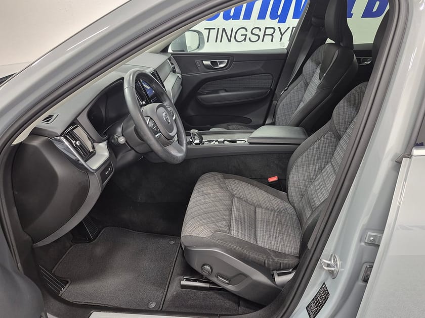 Bild 2 av Volvo XC60 T6 Recharge Core Bright plug in AWD 350HK 4x4 Panorama