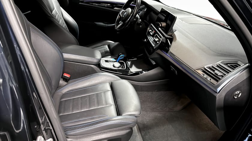 Bild 3 av BMW iX3 286hk H&K HUD Drag