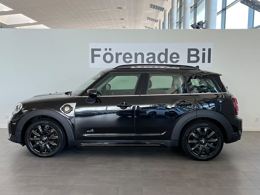 Bild 4 av MINI Countryman Cooper SE ALL4 Komfort Backkamera Rattvärme 4,95% ränta
