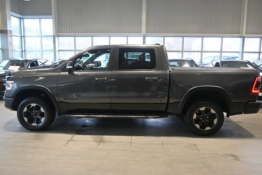 Bild 2 av RAM 1500 Crew Cab V8 HEMI REBEL Luft Pano Alpine