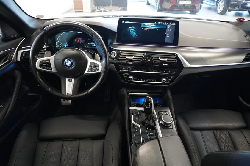 Bild 2 av BMW 530e xDrive Sedan M-Sport Navi Keyless hk Taklucka 19