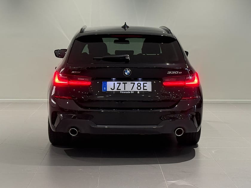 Bild 4 av BMW 330e xDrive Touring M Sport Drag Adpt Farth HiFi Backkamera