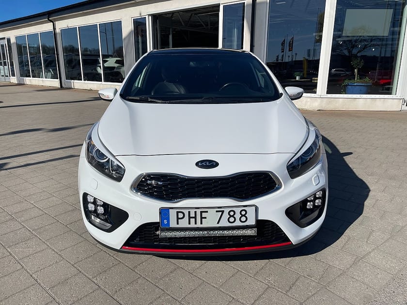 Bild 2 av Kia cee'd GT 1.6 GDI manuell 204 hk Dragkrok