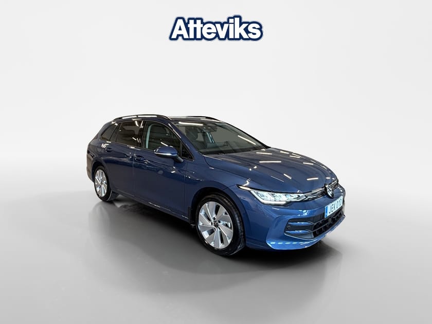 Bild 1 av Volkswagen Golf Sportscombi eTSI 150hk DSG Life/Drag/Kamera