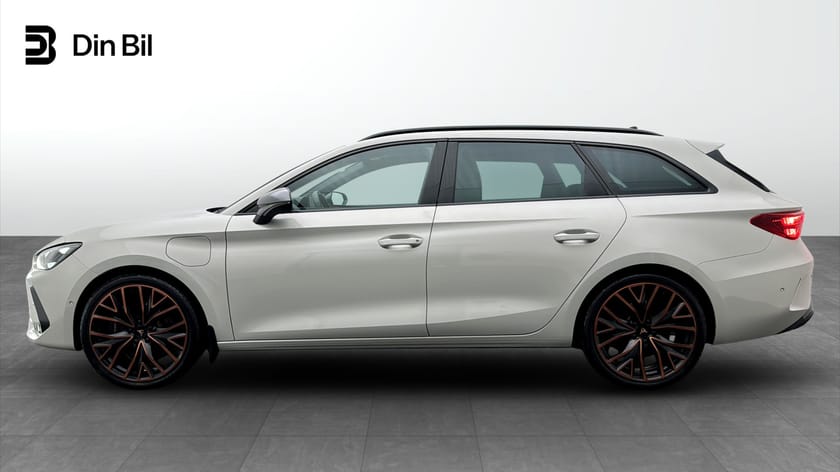 Bild 2 av CUPRA Leon Sportstourer VZ e-Hybrid 1.5 272 HK / Drag / Matri