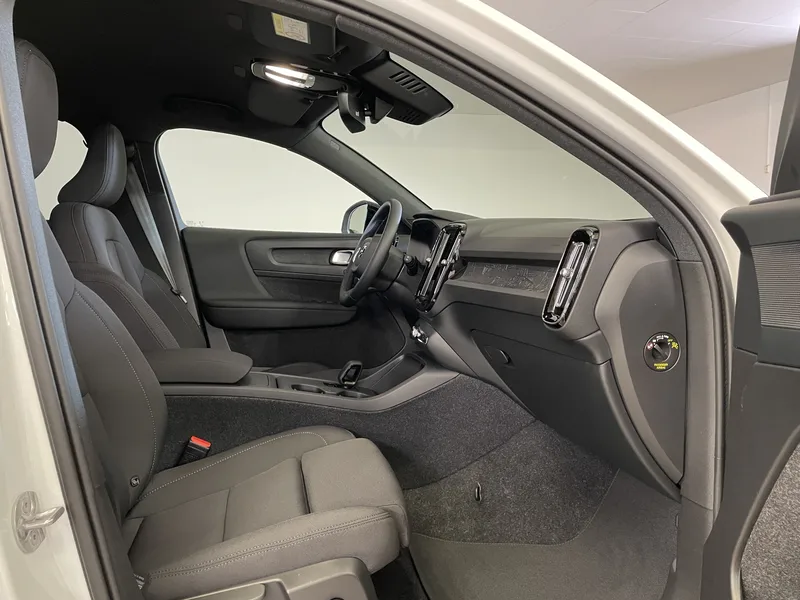 Bild 13 av 16 – Volvo EX40 Single Motor Extended Range M R Plus Black SE Plus Special Edition