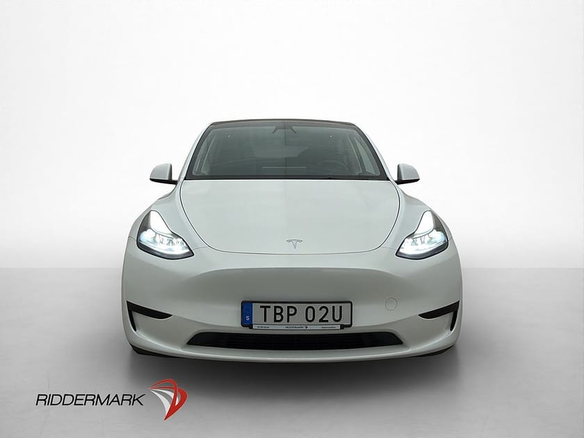 Bild 3 av Tesla Model Y Standard Range RWD Autopilot En-Brukare