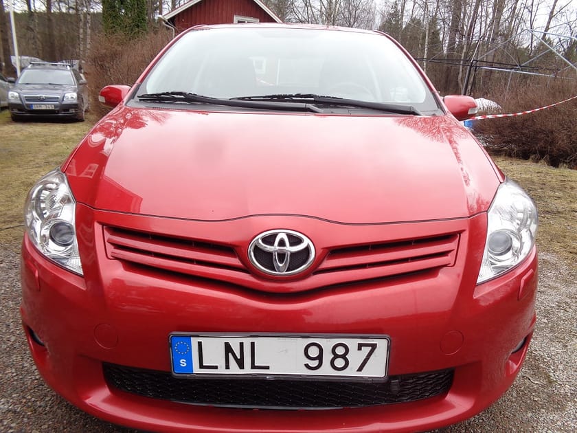 Bild 2 av Toyota Auris 5D FULLSERVAD/FÖRBR 0.45 L PER MIL/FINANS/INBYTE/6-VXL