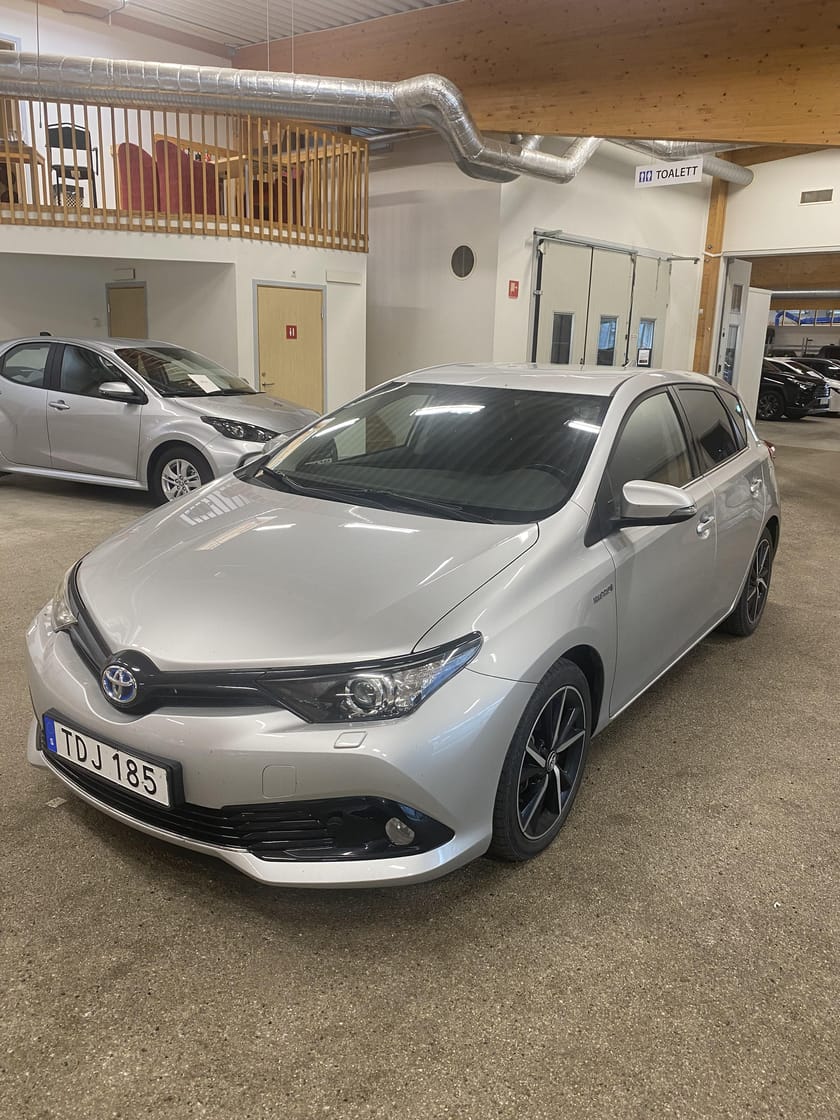 Bild 1 av Toyota Auris Hybrid e-CVT | Vinterhjul | Motorvärmare