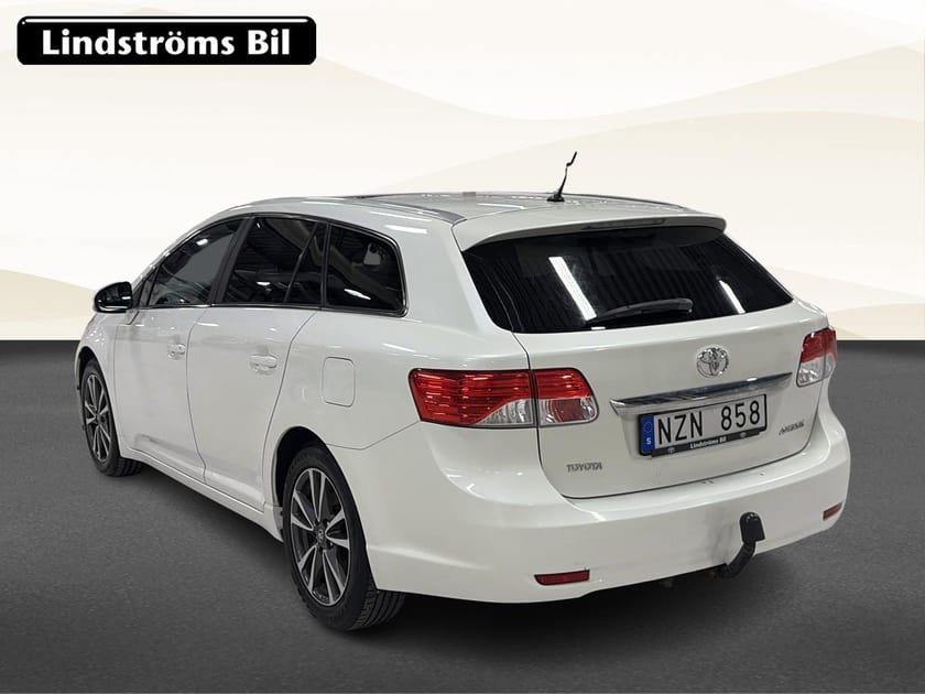 Bild 4 av Toyota Avensis Kombi 2.2 Executive Vhjul Värmare *PÅ VÄG IN*