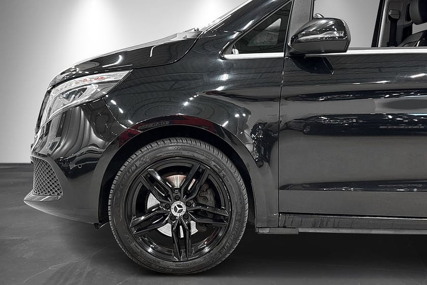 Bild 4 av Mercedes-Benz V 300d 4MATIC 3.2t 9G-Tronic Avantgarde Skinn Moms Nyservad
