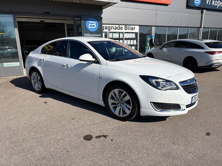 Bild 2 av Opel Insignia 2.0 CDTI 4x4 Business, Drag,Värmare,Backkamera,Nav,OPC