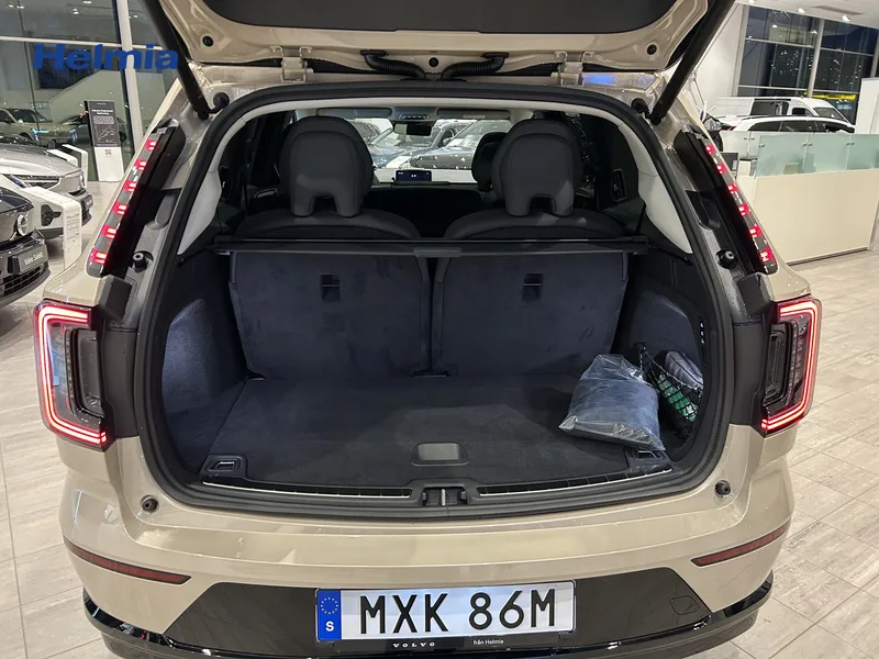 Bild 9 av 17 – Volvo EX90 Twin Motor 7-seater Plus 7-sätes Pilot Assist