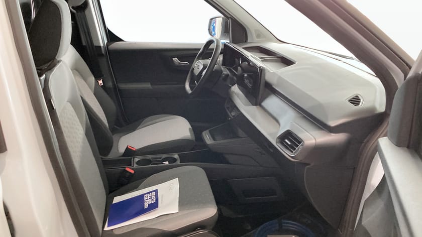 Bild 3 av Ford E-Transit Courier LIMITED SKÅP 136 Aut 292km räckvidd