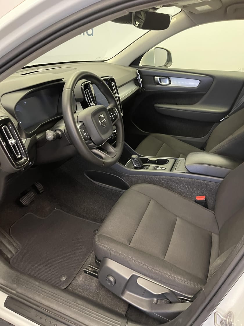 Bild 4 av Volvo XC40 D3 FWD Momentum / Navigation / Parkeringssensor fram/bak