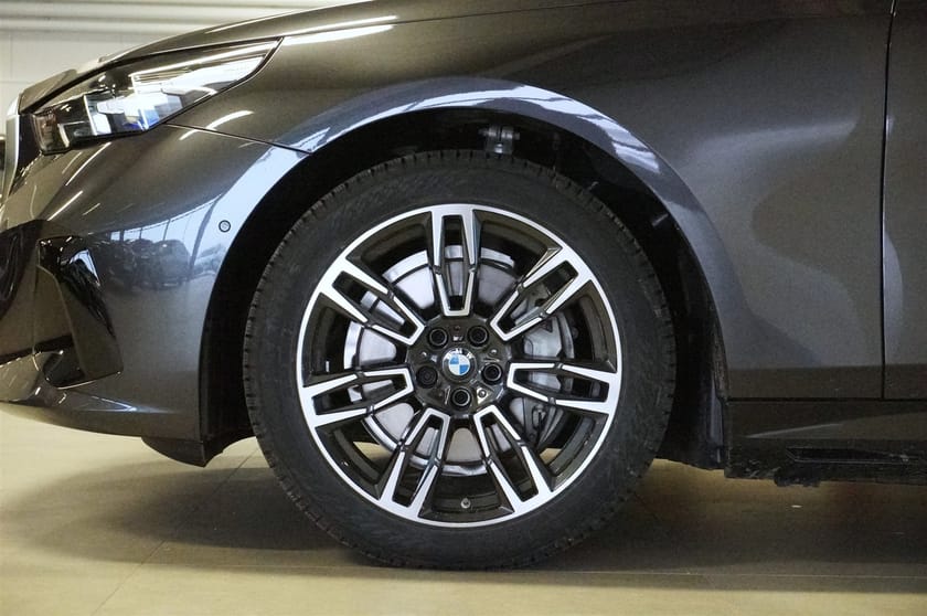 Bild 2 av BMW i5 xDrive40 Touring M Sport Active Ed Drag DA H K