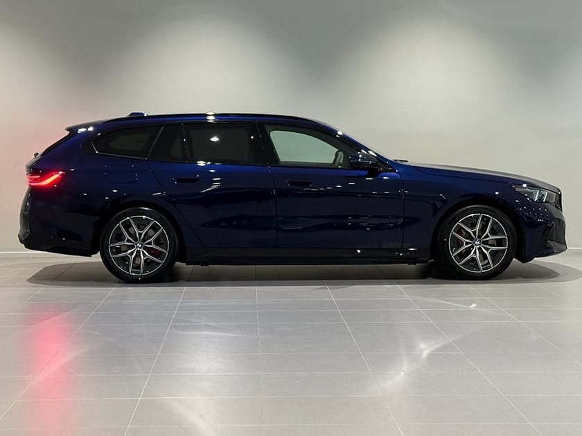 Bild 3 av BMW 530e xDrive Touring M Sport Business Drag HUD H/K Adpt Farth