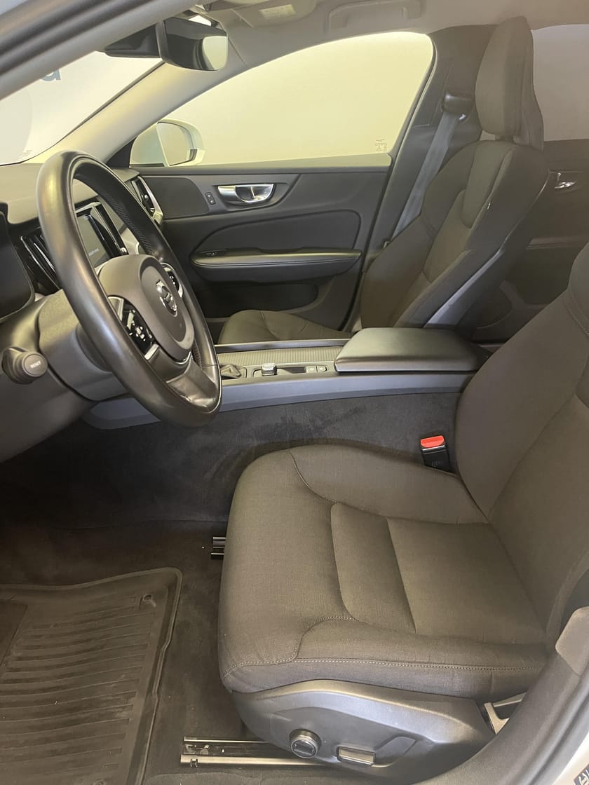Bild 4 av Volvo V60 D3 Momentum SE / Delbar dragkrok / Tonade rutor /