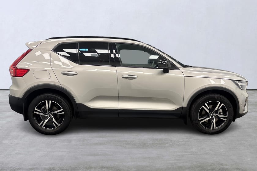 Bild 3 av Volvo XC40 B3 FWD Bensin Plus Dark