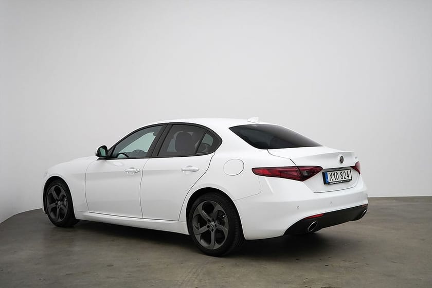 Bild 4 av Alfa Romeo Giulia 2.0 Turbo / 200hk / Super / Keyless