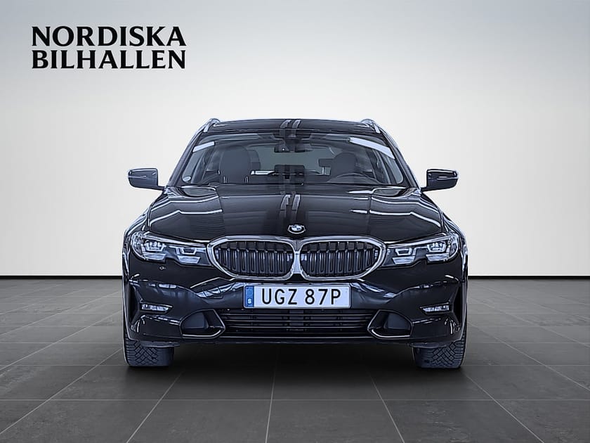 Bild 2 av BMW 330e xDrive Touring Steptronic Sport line Nyservad Apple Car
