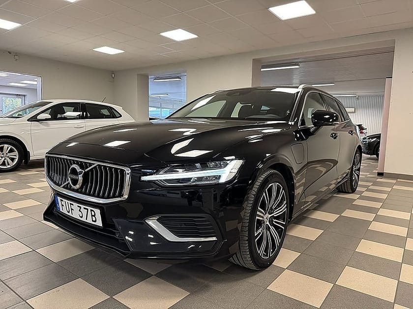 Bild 1 av Volvo V60 T6 AWD Recharge B-kamera CarPlay Navi Drag 340 Hk