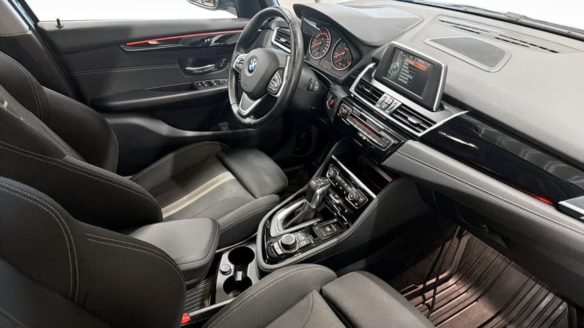 Bild 3 av BMW 220d xDrive Active Tourer Backkamerai-Fi Rattvärme