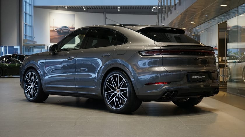Bild 2 av Porsche Cayenne Coupé E-Hybrid Black Edition